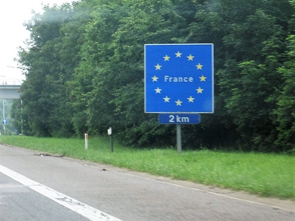 Taxi Driver Robbed at Gunpoint at Luxembourg-France Border